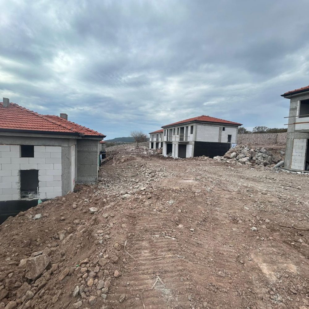 WhatsApp Image 2025-10-23 at 17.48.38 (1)